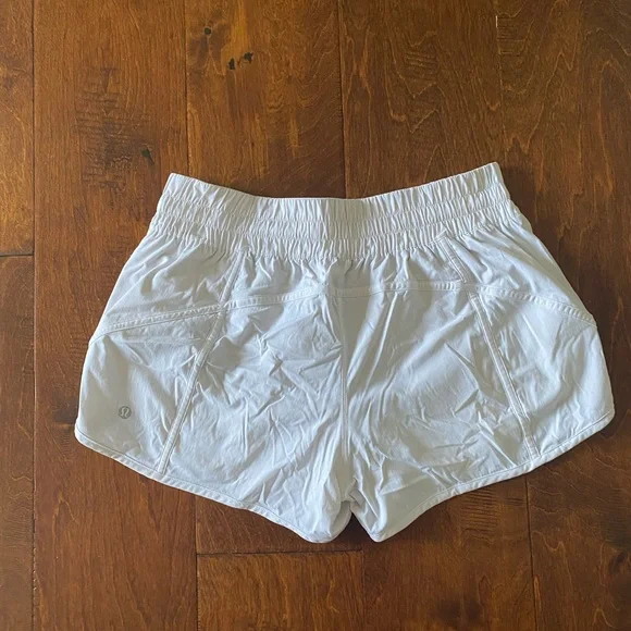 Track that low rise shorts - Picture 2 of 2